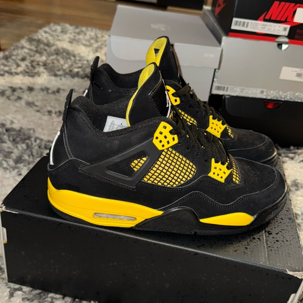 Air Jordan 4 Retro